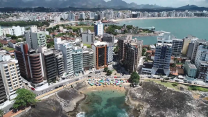 A decisão ainda determina que o município elabore estudo detalhado de sua orla, destacando os períodos do ano de maior condição crítica de sombreamento.